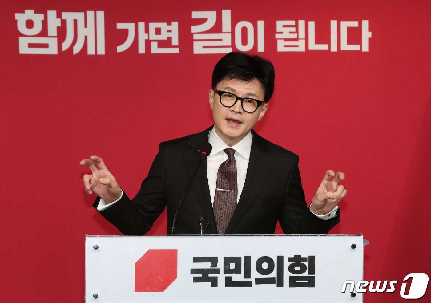 본문 이미지 - 한동훈 국민의힘 비상대책위원장이 26일 오후 서울 여의도 국민의힘 중앙당사에서 비상대책위원장 임명 수락 연설을 하고 있다. &#40;공동취재&#41; 2023.12.26/뉴스1 ⓒ News1 ,송원영 기자