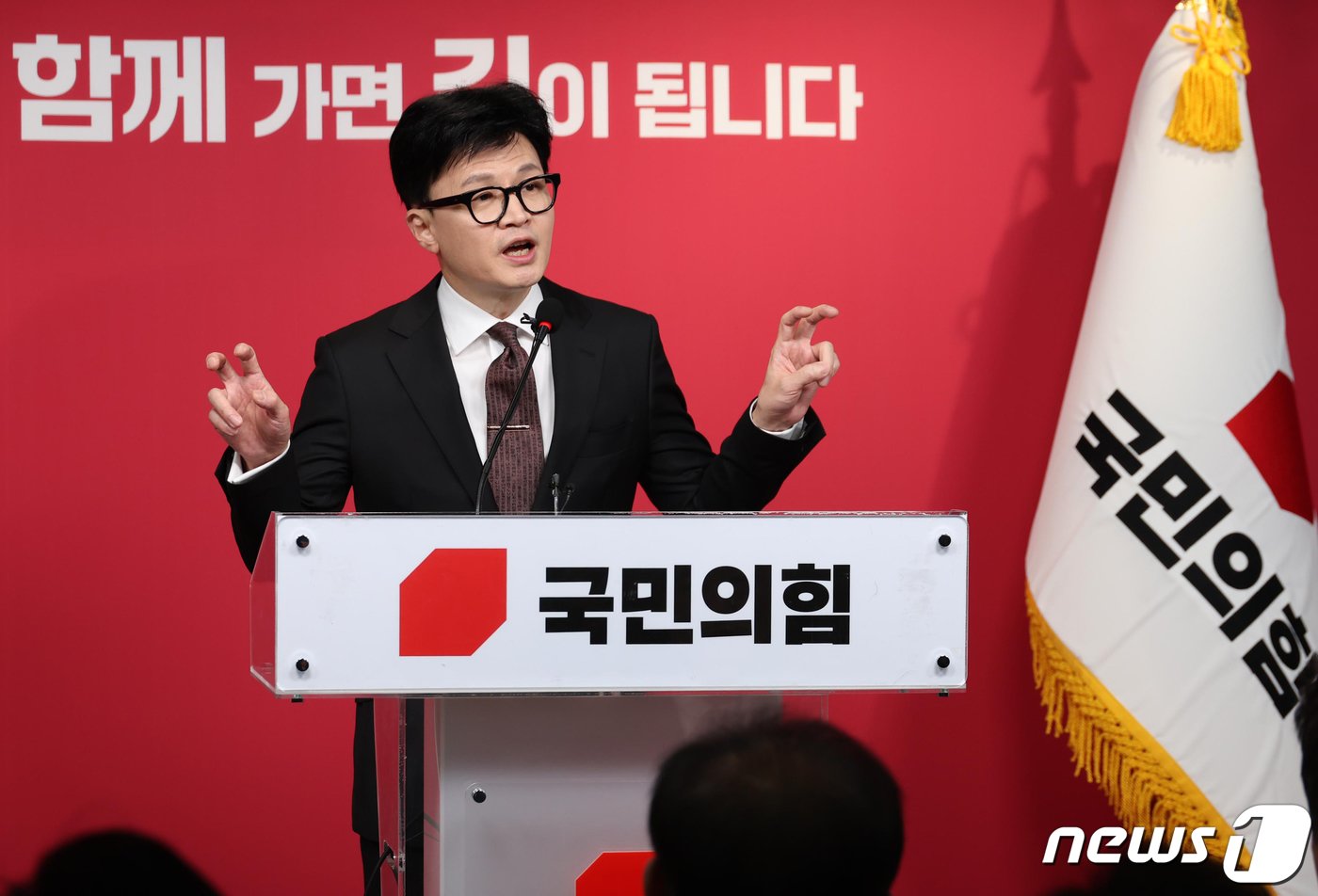 본문 이미지 - 한동훈 국민의힘 비상대책위원장이 26일 오후 서울 여의도 국민의힘 중앙당사에서 비상대책위원장 임명 수락 연설을 하고 있다. &#40;공동취재&#41; 2023.12.26/뉴스1 ⓒ News1 ,송원영 기자