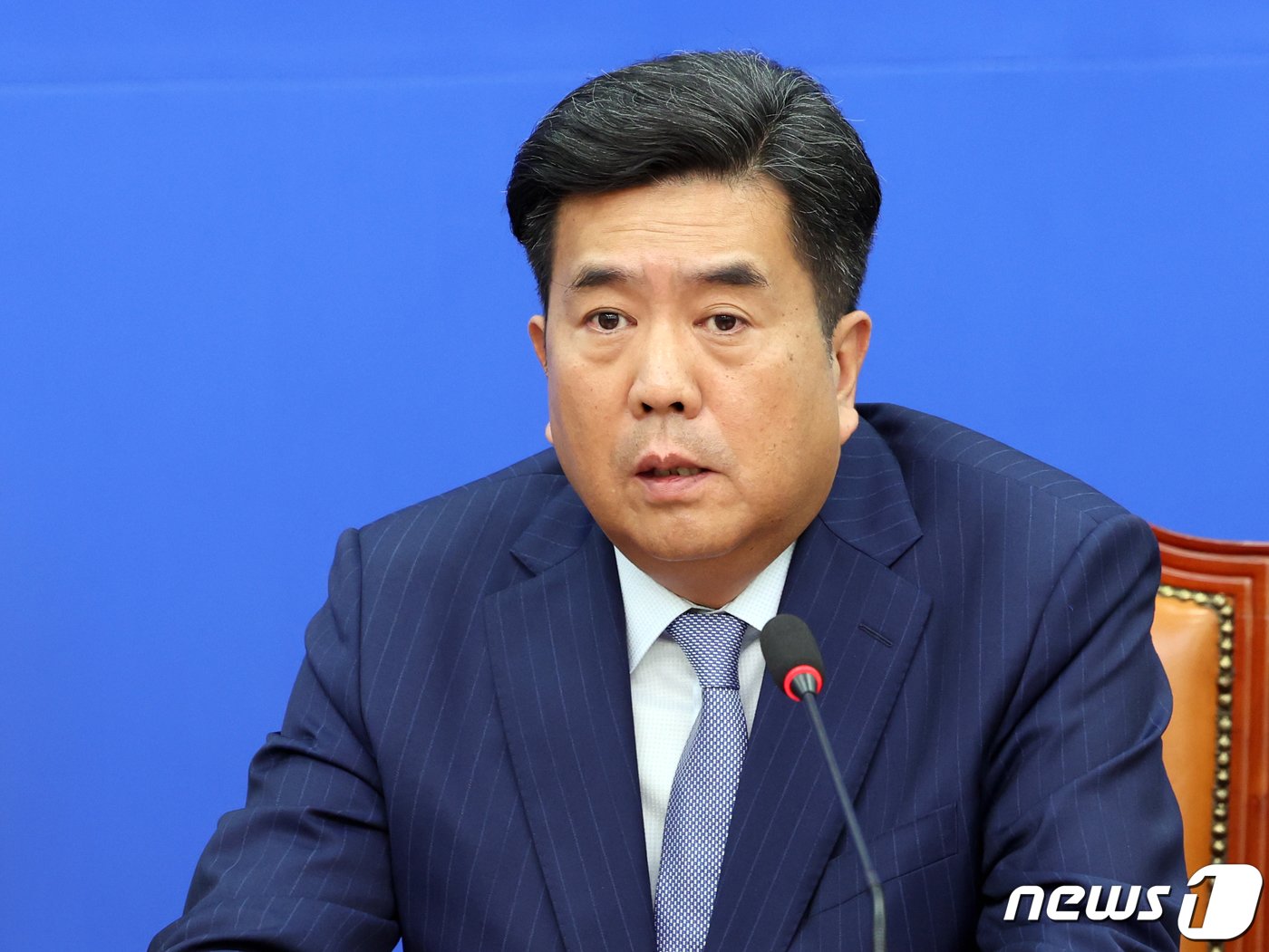 본문 이미지 - 더불어민주당 5호 인재로 영입된 강청희 전 대한의사협회 상근부회장이 27일 오전 서울 여의도 국회에서 열린 민주당 4·5호 인재영입식에서 인사말을 하고 있다. 2023.12.27/뉴스1 ⓒ News1 황기선 기자