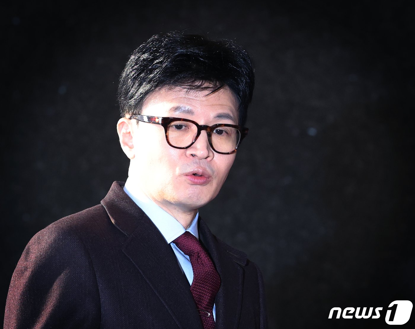 본문 이미지 - 한동훈 국민의힘 비상대책위원장이 27일 서울 여의도 국회에서 취재진의 질문을 받고 있다. 2023.12.27/뉴스1 ⓒ News1 송원영 기자