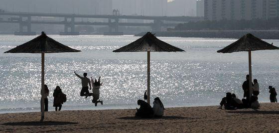 [오늘의 날씨] 부산·경남(16일, 토)…낮 기온 20도 내외 '포근'