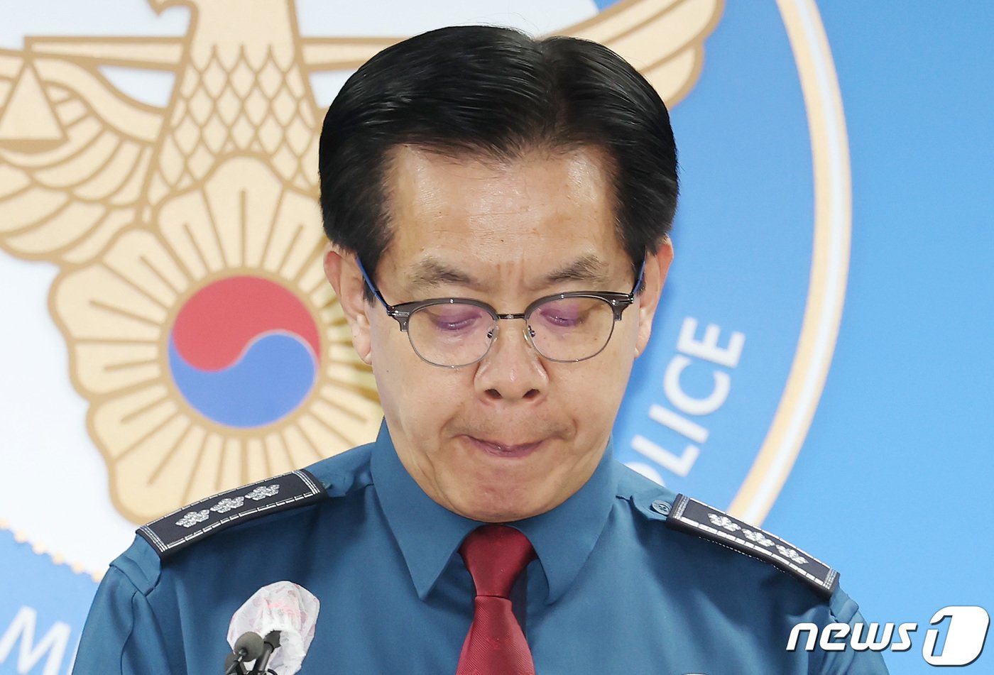 본문 이미지 - 김희중 인천경찰청장이 28일 오후 인천경찰청에서 마약 투약 혐의로 경찰 수사를 받다 극단적 선택을 한 배우 이선균 사건 관련 입장을 발표하고 있다. 2023.12.28/뉴스1 ⓒ News1 김민지 기자