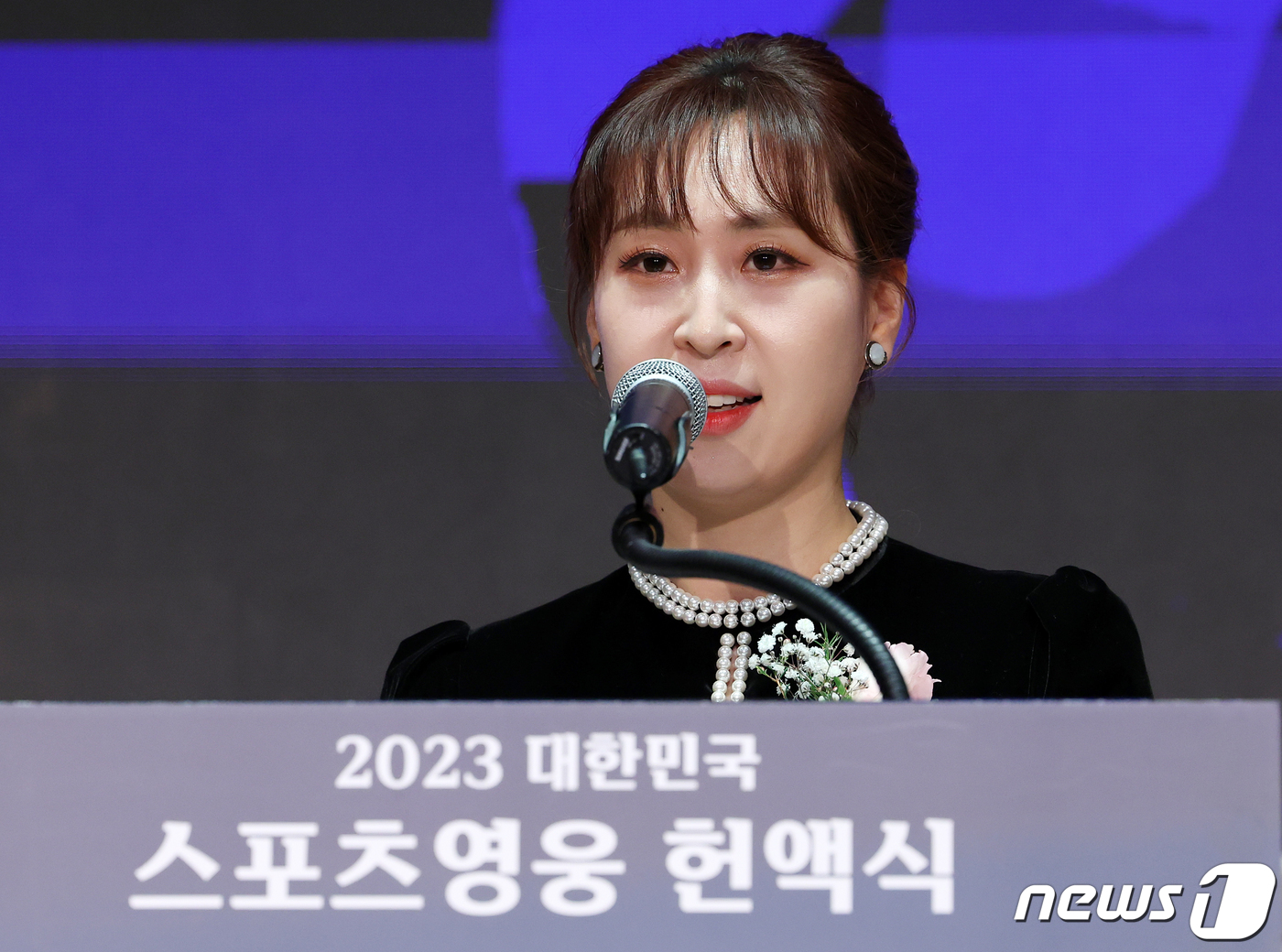 (서울=뉴스1) 김진환 기자 = 마라토너 故 남승룡의 조카손녀인 남하린 아나운서가 28일 오후 서울 송파구 올림픽파크텔에서 열린 '2023 대한민국 스포츠영웅 헌액식'에서 축사를 …