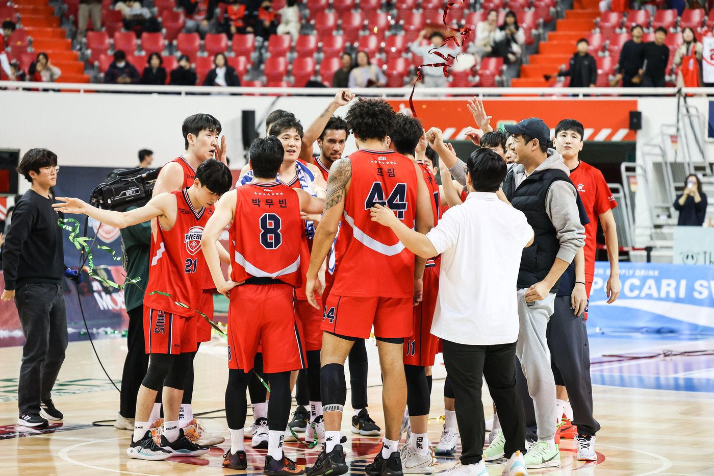 현대모비스가 삼성을 꺾고 환하게 웃었다.&#40;KBL 제공&#41;