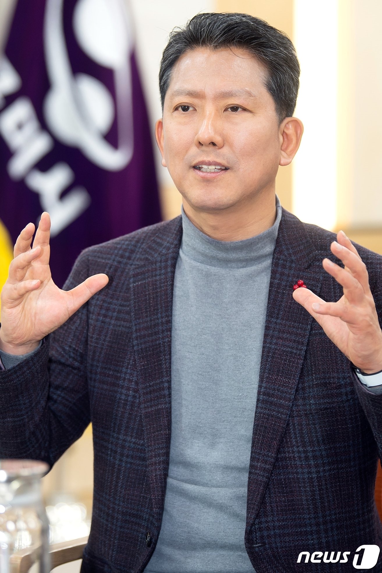 본문 이미지 - 김장호 구미시장이 1일 뉴스1과 인터뷰를 하고 있다. 2024.01.01/뉴스1 ⓒ News1 정우용 기자