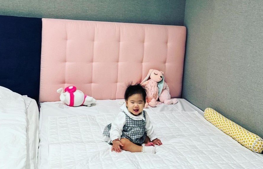 본문 이미지 - 남기협-박인비 부부의 8개월 딸 인서. (박인비 SNS 캡처)