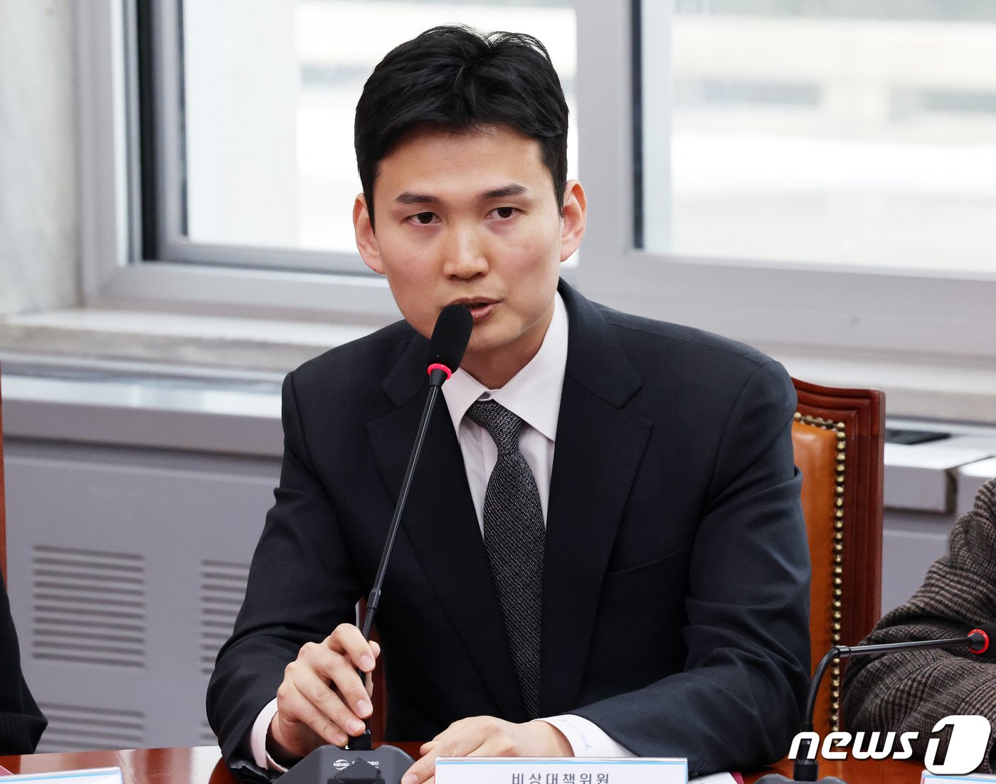 본문 이미지 - 박은식 국민의힘 비상대책위원이 29일 오후 서울 여의도 국회에서 열린 비상대책위원 임명장 수여식 및 제1차 비상대책위원회의에서 소감을 밝히고 있다. 2023.12.29/뉴스1 ⓒ News1 황기선 기자