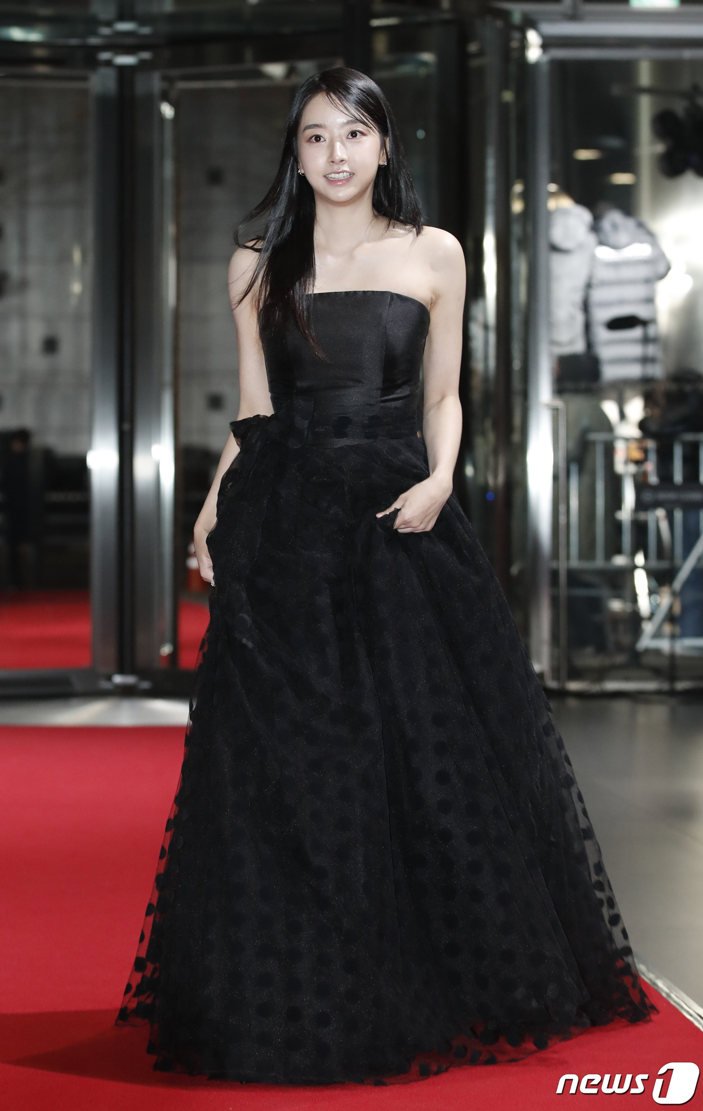 (서울=뉴스1) 권현진 기자 = 배우 권아름이 29일 오후 서울 마포구 상암 SBS 프리즘타워에서 진행된 ‘2023 SBS 연기대상’ 레드카펫 행사에 참석하고 있다. 2023.12 …