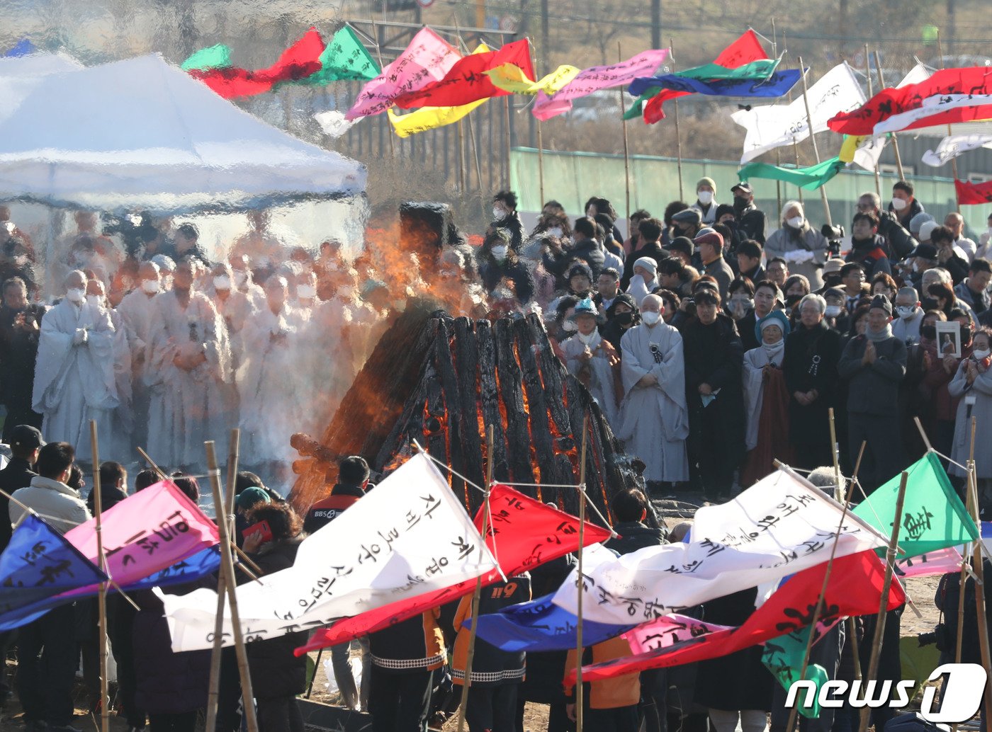 지난달 29일 소신공양으로 입적한 자승스님의 다비식이 3일 오후 경기 화성시 용주사에서 거행되고 있다. 2023.12.3/뉴스1 ⓒ News1 김영운 기자