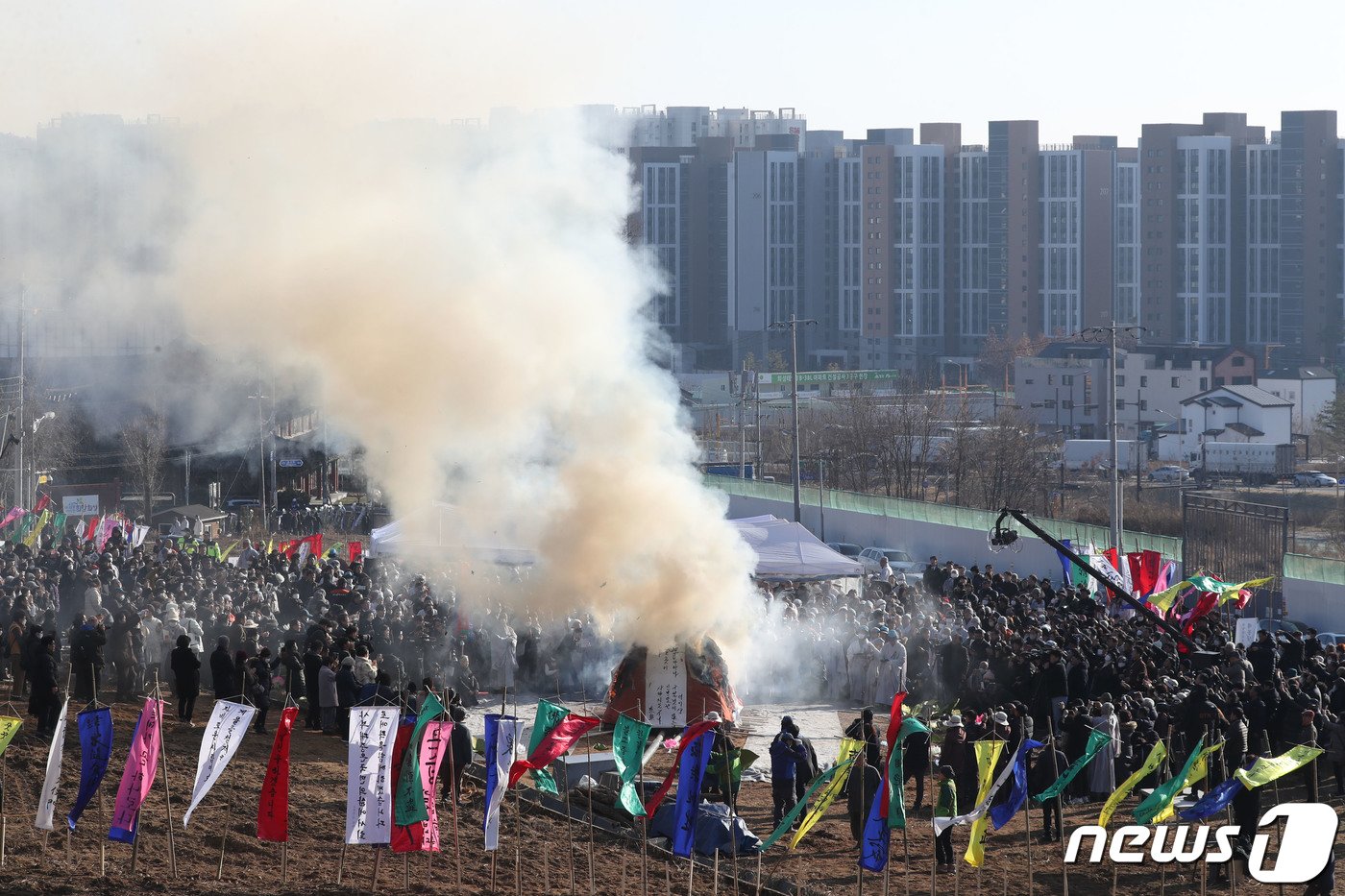 지난달 29일 소신공양으로 입적한 자승스님의 다비식이 3일 오후 경기 화성시 용주사에서 거행되고 있다. 2023.12.3/뉴스1 ⓒ News1 김영운 기자