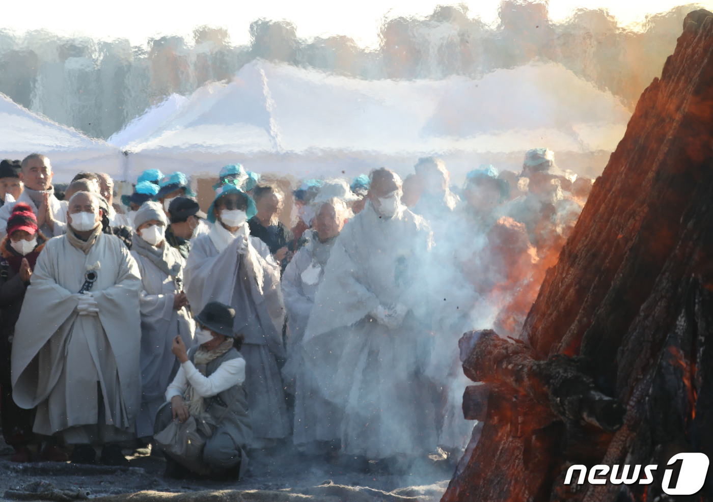 (화성=뉴스1) 김영운 기자 = 지난달 29일 소신공양으로 입적한 자승스님의 다비식이 3일 오후 경기 화성시 용주사에서 거행되고 있다. 2023.12.3/뉴스1