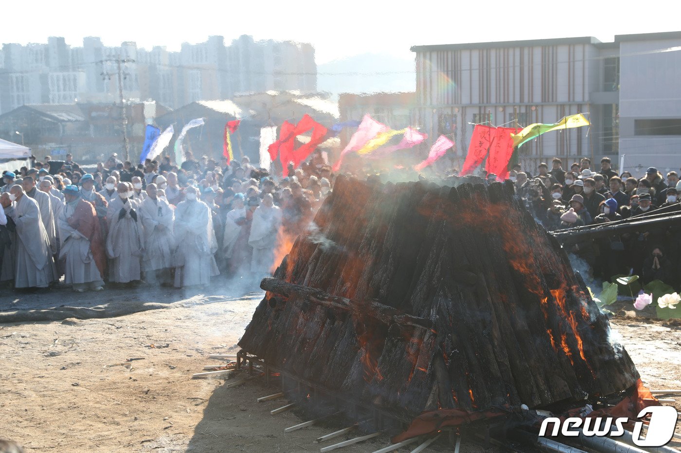 지난달 29일 소신공양으로 입적한 자승스님의 다비식이 3일 오후 경기 화성시 용주사에서 거행되고 있다. 2023.12.3/뉴스1 ⓒ News1 김영운 기자