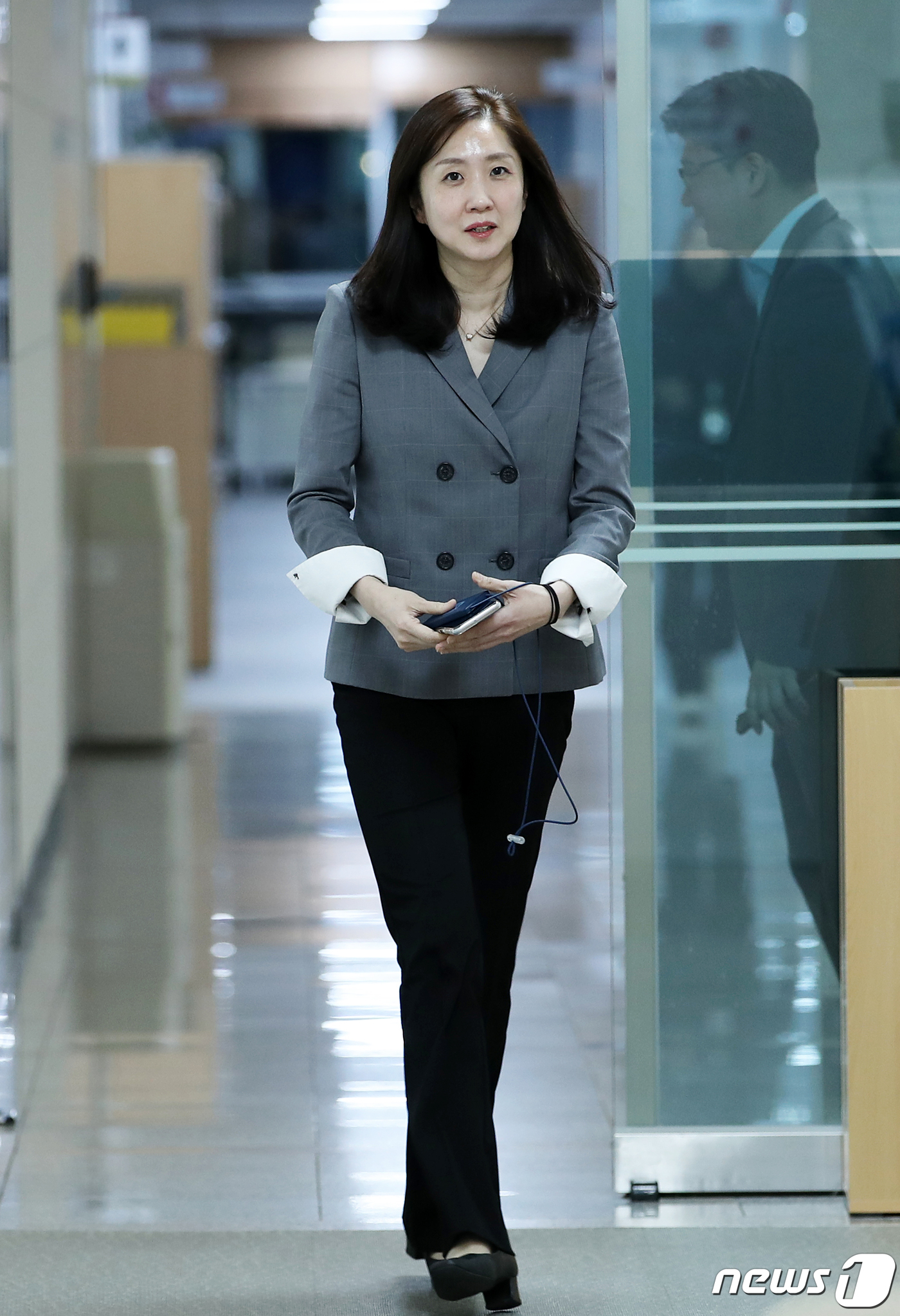 (서울=뉴스1) 오대일 기자 = 김수경 대통령실 신임 대변인이 3일 용산 대통령실 청사 브리핑룸에서 임명 소감을 밝히기 위해 입장하고 있다. 2023.12.3/뉴스1