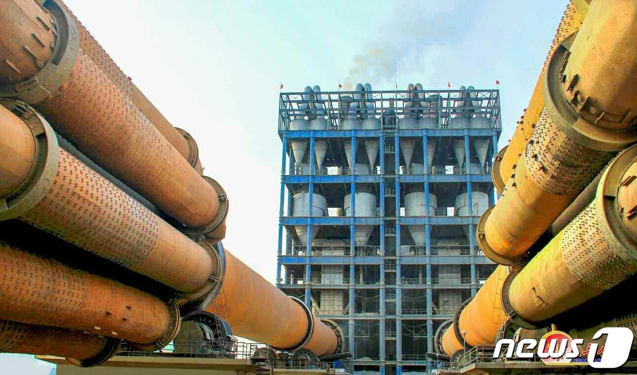 본문 이미지 - &#40;평양 노동신문=뉴스1&#41; = 북한 순천시멘트연합기업소  사진. [국내에서만 사용가능. 재배포 금지. DB 금지. For Use Only in the Republic of Korea. Redistribution Prohibited] rodongphoto@news1.kr