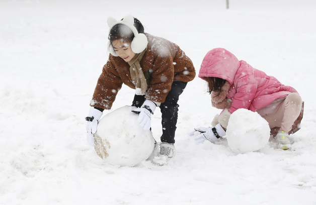 "아이들 쓰는 제품인데"…어린이·전기용품 53개 '부적합' 리콜 명령