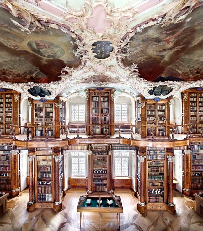 칸디다 회퍼의 &#39;Stiftsbibliothek St.Gallen&#39;. 국제갤러리.