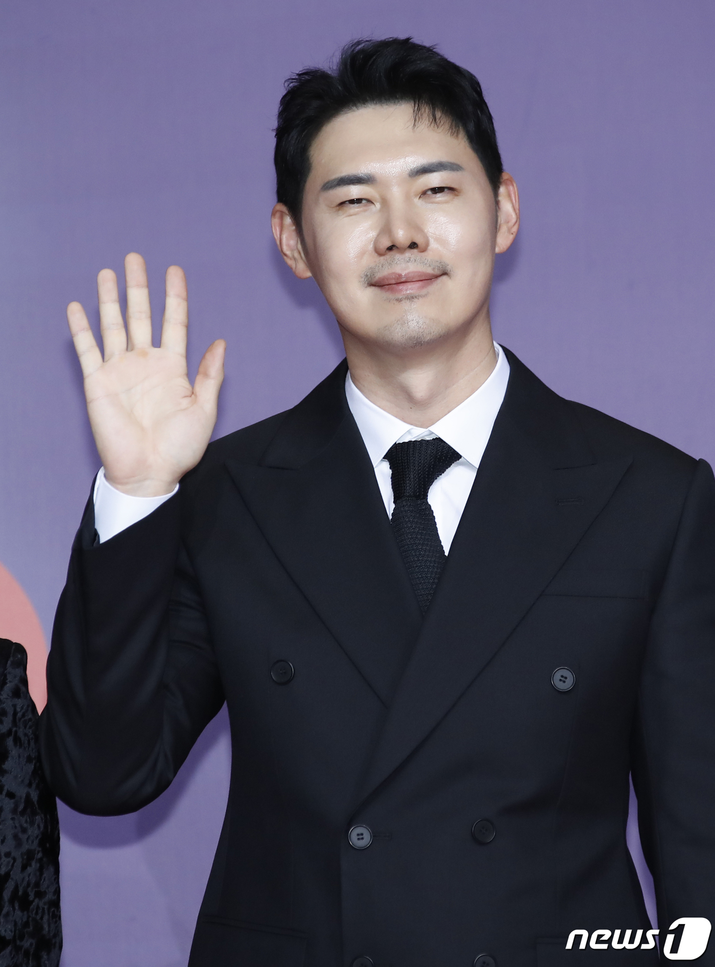 (서울=뉴스1) 권현진 기자 = '손대면 핫플! 동네멋집' 유정수가 30일 오후 서울 마포구 상암 SBS 프리즘타워에서 진행된 ‘2023 SBS 연예대상’ 레드카펫 행사에서 포즈를 …