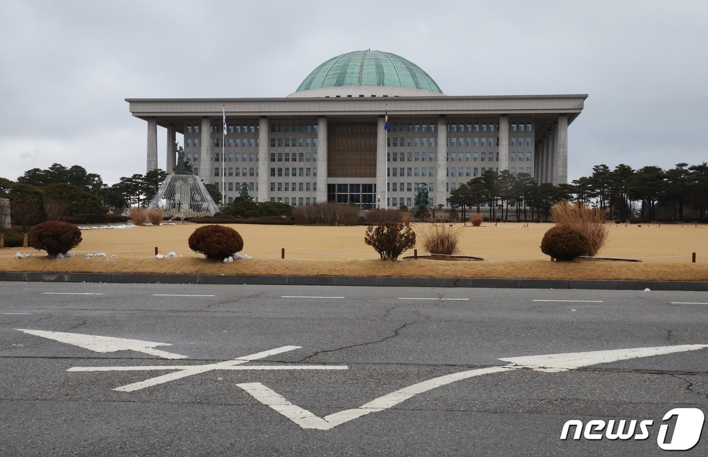 본문 이미지 - 국회의사당 모습. 2023.12.31/뉴스1 ⓒ News1 송원영 기자