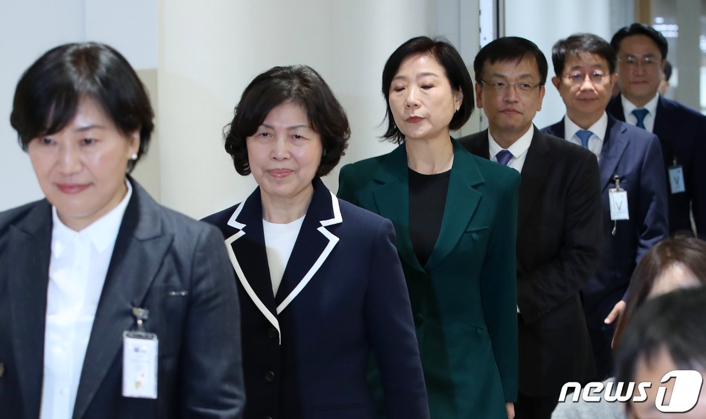 본문 이미지 - 왼쪽부터 송미령 농림축산식품부 장관 후보자, 강정애 국가보훈부 장관 후보자, 오영주 중소벤처기업부 장관 후보자, 최상목 기획재정부 장관 후보자, 박상우 국토교통부 장관 후보자, 강도형 해양수산부 장관 후보자. 2023.12.4/뉴스1 ⓒ News1 오대일 기자