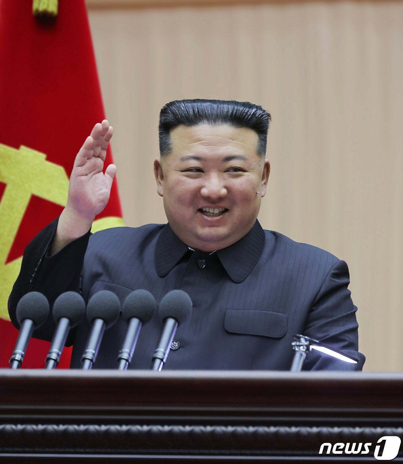 본문 이미지 - (평양 노동신문=뉴스1) = 김정은 북한 노동당 총비서가 4일 제5차 전국어머니대회에서 '가정과 사회 앞에 지닌 어머니의 본분에 대하여'를 주제로 연설했다고 당 기관지 노동신문이 5일 보도했다. 11년 만에 열린 어머니대회는 3일 개막해 4일 폐막했다. [국내에서만 사용가능. 재배포 금지. DB 금지. For Use Only in the Republic of Korea. Redistribution Prohibited] rodongphoto@news1.kr