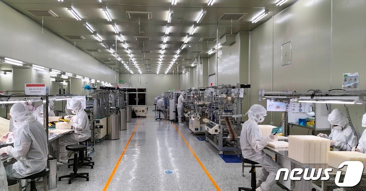 본문 이미지 - P-OLED 주요 부품인 스티프너 공정. (탑런 제공) 