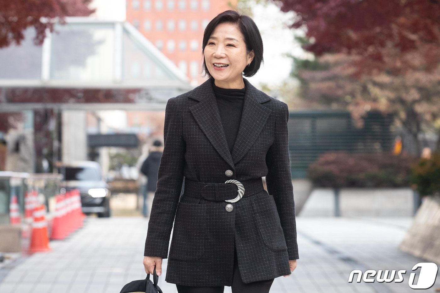 본문 이미지 - 오영주 중소벤처기업부 장관 후보자가 서울 여의도 삼희익스콘벤처타워에 마련된 인사청문회 준비 사무실로 출근하고 있다. /뉴스1 ⓒ News1 유승관 기자