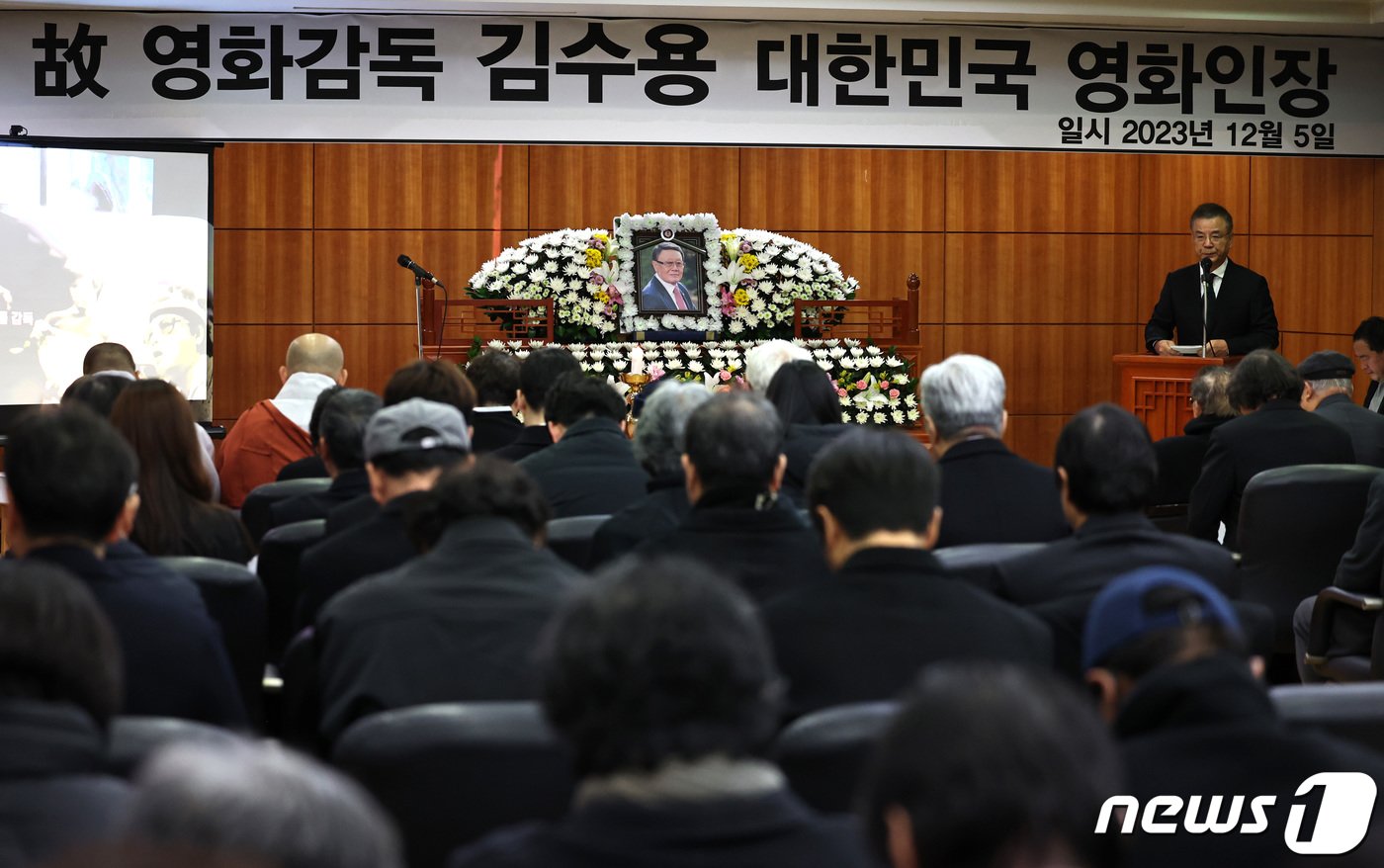 5일 오전 서울 종로구 서울대병원 장례식장에서 고&#40;故&#41; 김수용 감독의 영결식이 엄수되고 있다. &#39;저 하늘에도 슬픔이&#39; &#39;만추&#39; 등을 연출하며 1960년대 한국영화를 대표하는 김 감독은 지난 3일 94세의 일기로 영면에 들었다. 2023.12.5/뉴스1 ⓒ News1 구윤성 기자