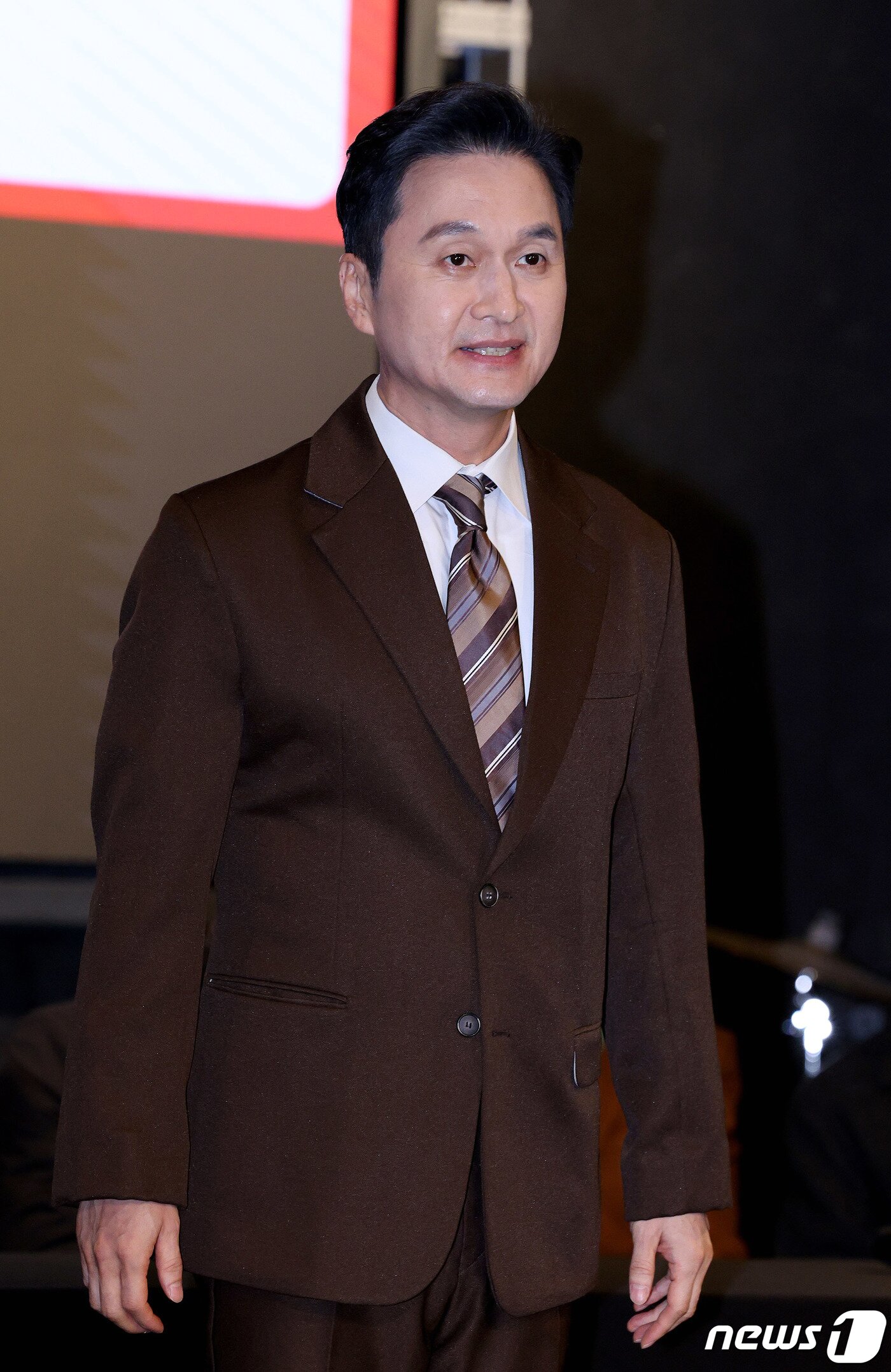 본문 이미지 - 배우 장현성이 5일 오후 서울 강서구 한국음악저작권협회 KOMCA홀에서 열린 학전 AGAIN 프로젝트 기자회견에서 포즈를 취하고 있다. 학전 AGAIN 프로젝트는 폐관을 앞둔 학전 극장을 거친 예술인들이 학전의 대표가수 김민기에 대한 감사의 뜻을 전하기 위해 내년 2월 28일부터 3월 14일까지 공연을 이어가는 프로젝트다. 2023.12.5/뉴스1 ⓒ News1 장수영 기자