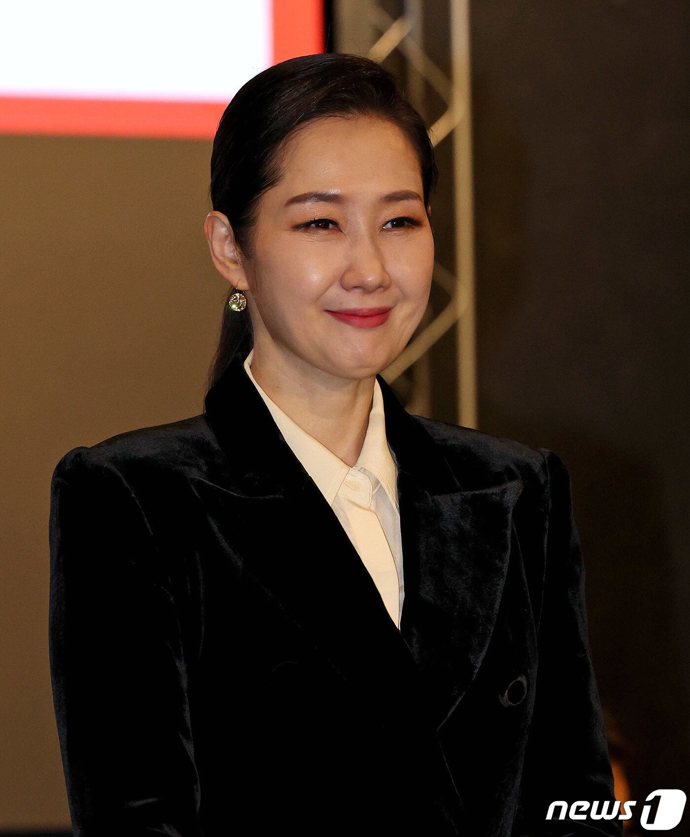 본문 이미지 - 배우 배해선이 5일 오후 서울 강서구 한국음악저작권협회 KOMCA홀에서 열린 학전 AGAIN 프로젝트 기자회견에서 포즈를 취하고 있다. 학전 AGAIN 프로젝트는 폐관을 앞둔 학전 극장을 거친 예술인들이 학전의 대표가수 김민기에 대한 감사의 뜻을 전하기 위해 내년 2월 28일부터 3월 14일까지 공연을 이어가는 프로젝트다. 2023.12.5/뉴스1 ⓒ News1 장수영 기자