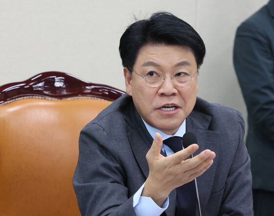 '성폭력 의혹' 장제원 전 의원, 경찰 첫 소환조사서 모든 혐의 부인