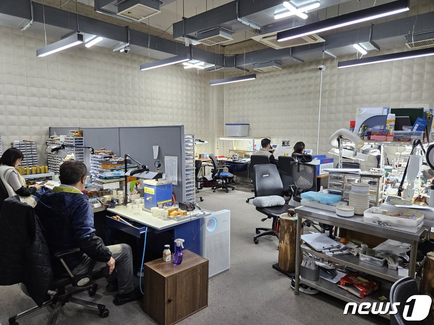 본문 이미지 - 세공실 모습.ⓒ 뉴스1/김진희 기자.