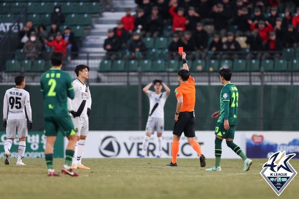 김포와 경남의 K리그2 PO 경기&#40;한국프로축구연맹 제공&#41; 