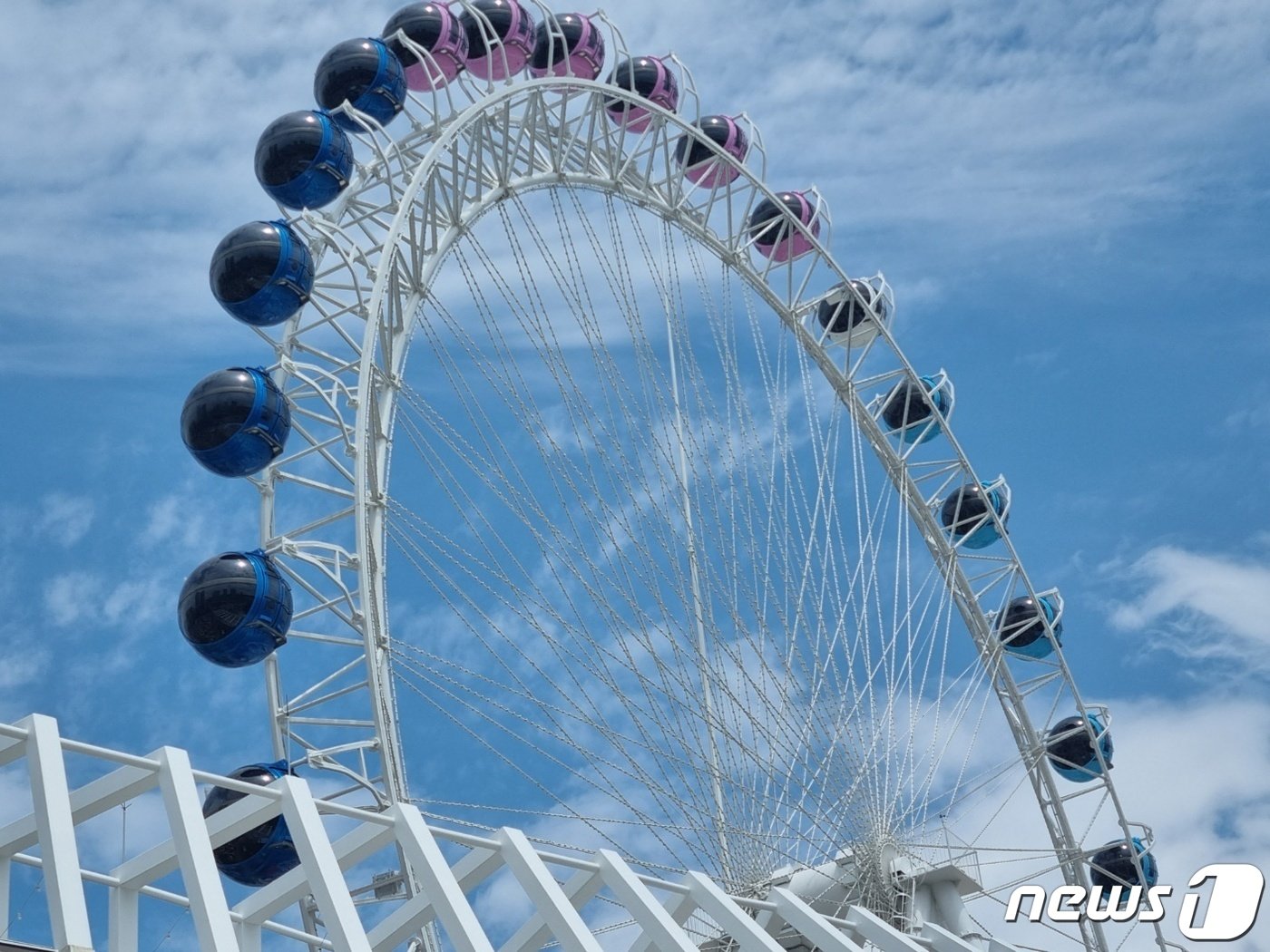 본문 이미지 - 강원 속초시 속초해수욕장 대관람차 '속초아이'(뉴스1 DB)