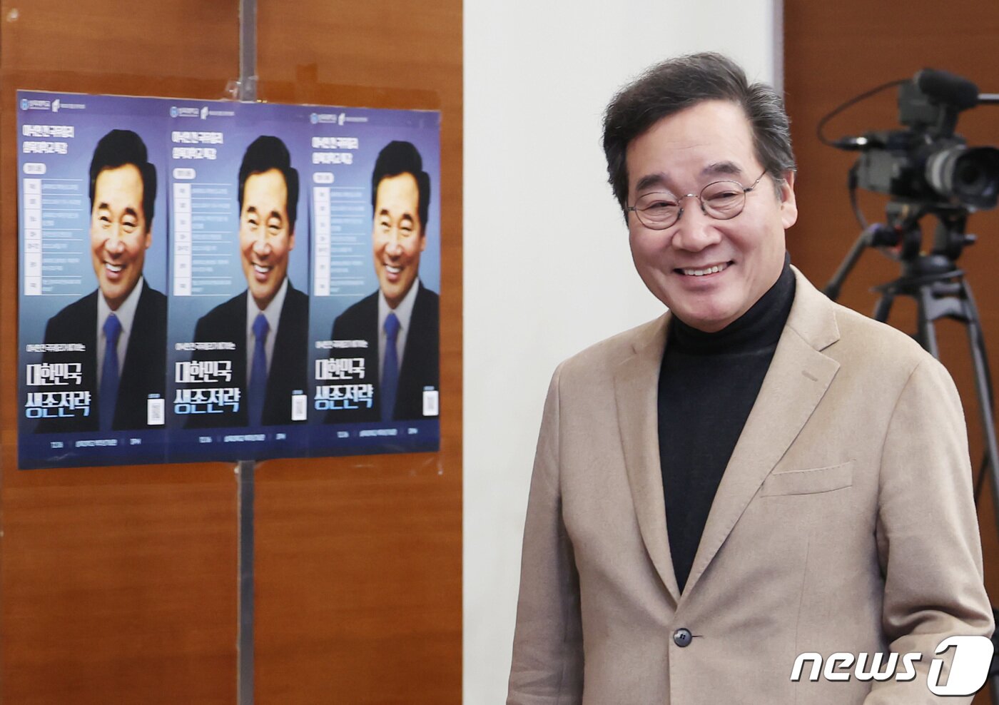 본문 이미지 - 이낙연 전 국무총리가 6일 오후 서울 노원구 삼육대학교 백주년기념관에서 대한민국 생존전략을 주제로 한 특별 강연을 하기 위해 입장하고 있다. 2023.12.6/뉴스1 ⓒ News1 김민지 기자