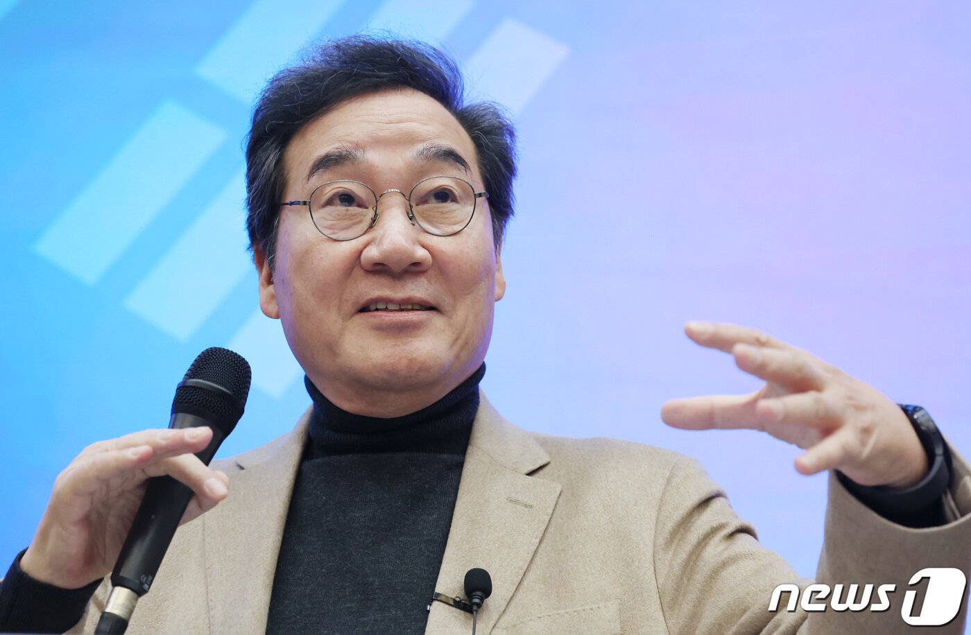 본문 이미지 - 이낙연 전 국무총리가 6일 오후 서울 노원구 삼육대학교 백주년기념관에서 대한민국 생존전략을 주제로 특별 강연을 하고 있다. 2023.12.6/뉴스1 ⓒ News1 김민지 기자