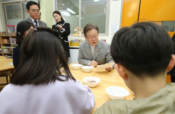 '고교 무상교육' 법안 처리 앞두고…이재명 학교 찾는다