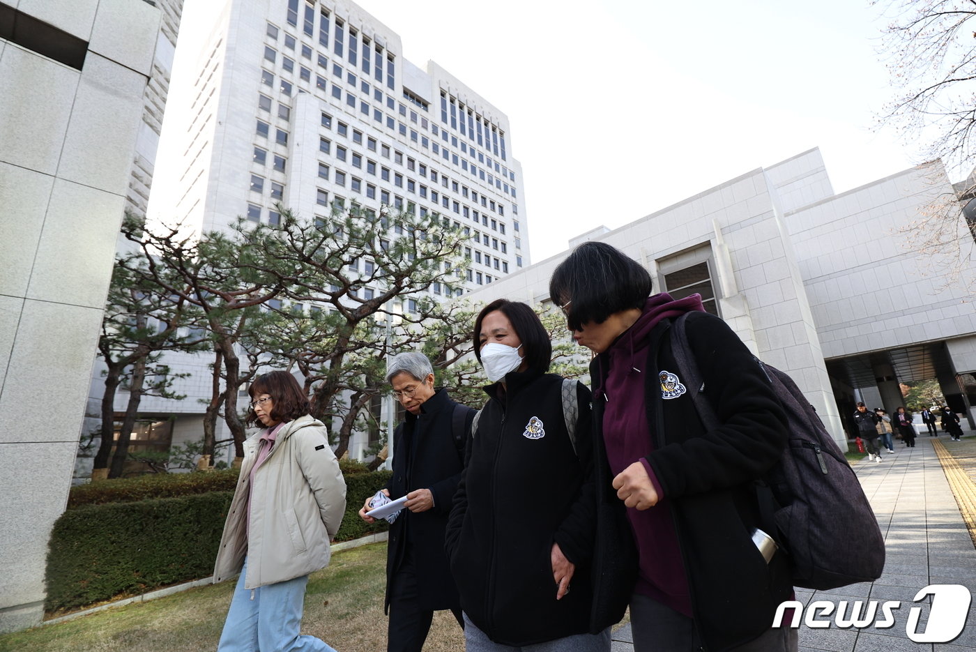 김용균씨의 어머니 김미숙 김용균재단 대표가 7일 오전 서울 서초구 대법원을 나서고 있다. 2023.12.7/뉴스1 ⓒ News1 구윤성 기자