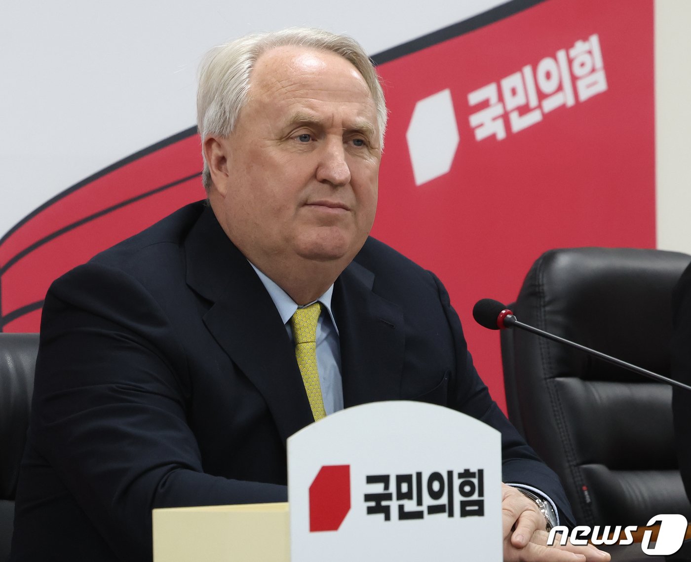 본문 이미지 - 인요한 국민의힘 혁신위원장이 7일 서울 여의도 국민의힘 당사에서 열린 혁신위원회 제12차 전체회의에 참석하고 있다. 2023.12.7/뉴스1 ⓒ News1 송원영 기자