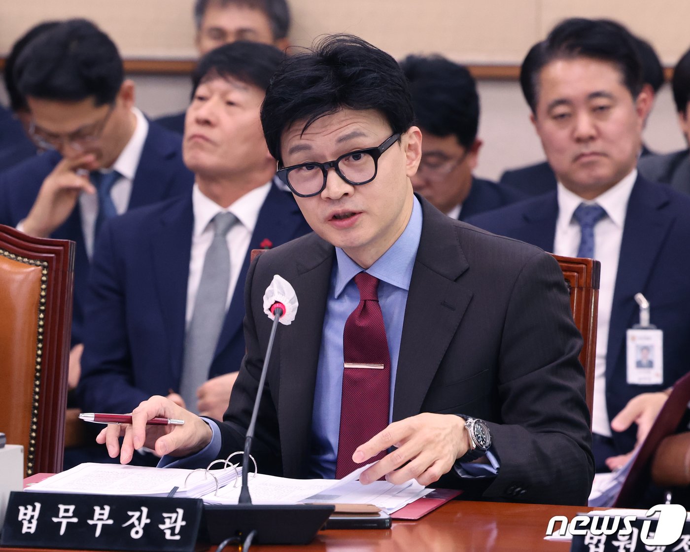 본문 이미지 - 한동훈 법무부장관이 7일 서울 여의도 국회에서 열린 법제사법위원회 전체회의에서 의원들의 질의에 답변하고 있다. 2023.12.7/뉴스1 ⓒ News1 송원영 기자