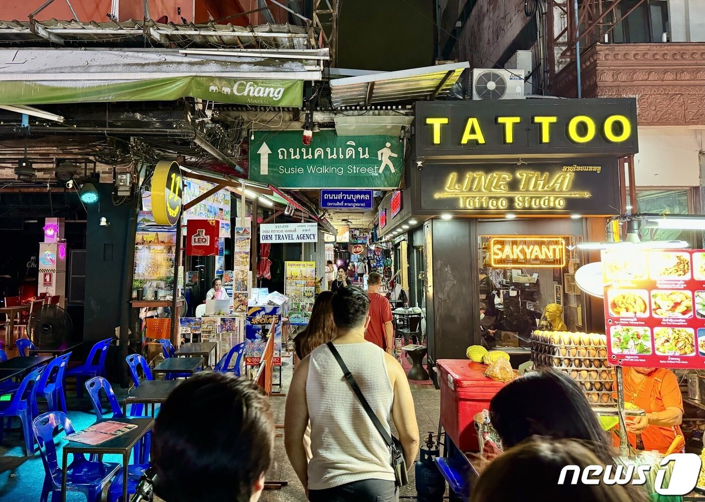 본문 이미지 - 카오산로드에서 람부뜨리로 가는 수지 워킹 스트리트 입구 모습. ⓒ News1 이민주 기자