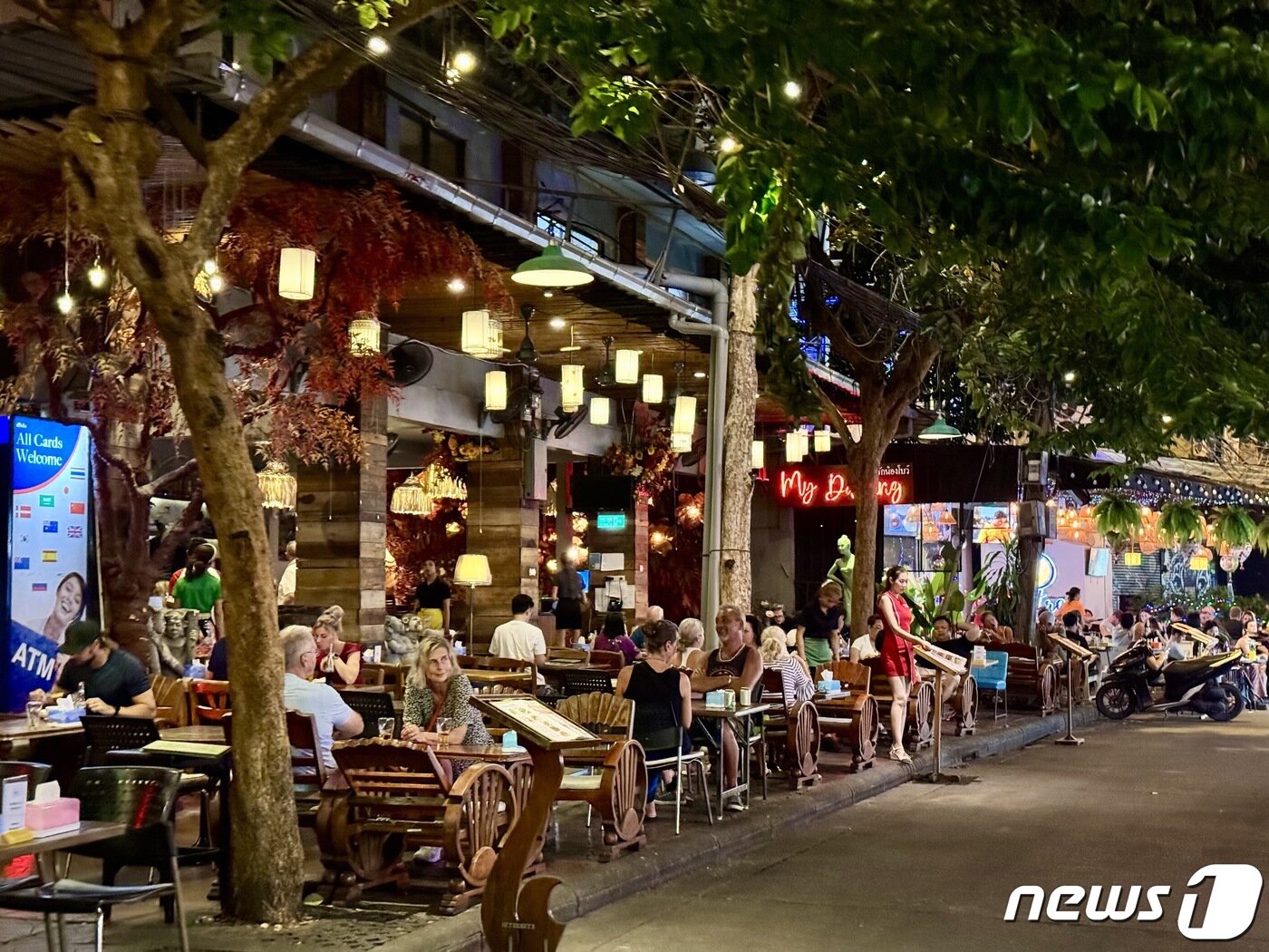 본문 이미지 - 카오산로드의 뒷골목인 람부뜨리로드에는 조용한 분위기의 카페가 많다. ⓒ News1 이민주 기자