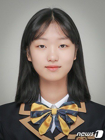 본문 이미지 - 2024학년도 대학수학능력시험(수능)에서 유일하게 전영역 만점을 받은 용인한국외국어대 부설 고등학교(용인외대부고) 졸업생인 유리아(19)양. (본인 제공)2023.12.8/뉴스1