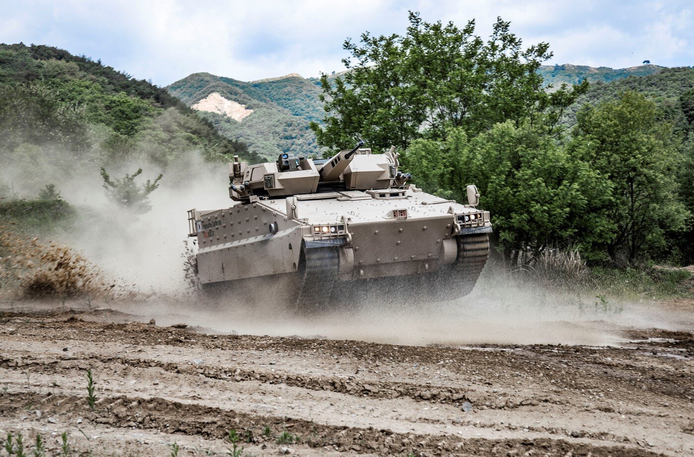 본문 이미지 - '레드백' 장갑차. (한화에어로스페이스 제공)