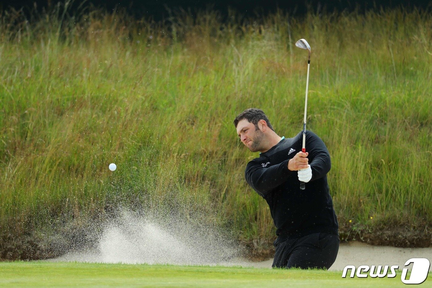 본문 이미지 - 리브 골프로 이적한 욘 람. ⓒ AFP=뉴스1