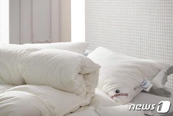 본문 이미지 - 시몬스 퀸즈밀러 프리미엄 구스 듀벳&#40;시몬스 제공&#41;