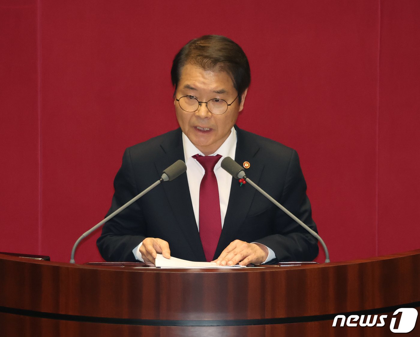 본문 이미지 - 이정식 고용노동부 장관이 8일 서울 여의도 국회 본회의장에서 열린 제410회국회(정기회) 제14차 본회의에서 노동조합 및 노동관계조정법 일부개정법률안 재의 요구 이유 설명을 하고 있다. 2023.12.8/뉴스1 ⓒ News1 송원영 기자