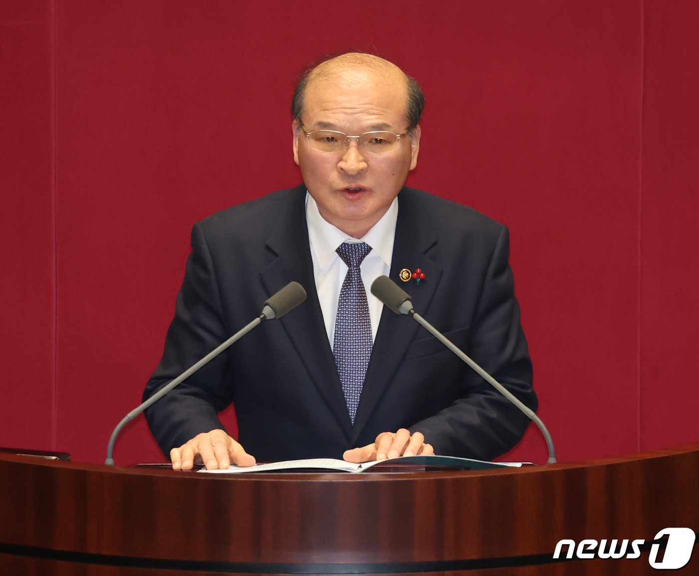 본문 이미지 - 이상인 방송통신위원회 위원장 직무대행이 8일 서울 여의도 국회 본회의장에서 열린 제410회국회(정기회) 제14차 본회의에서 방송법·방송문화진흥회법·한국교육방송공사법 개정안(방송3법) 재의 요구 이유 설명을 하고 있다. 2023.12.8/뉴스1 ⓒ News1 송원영 기자