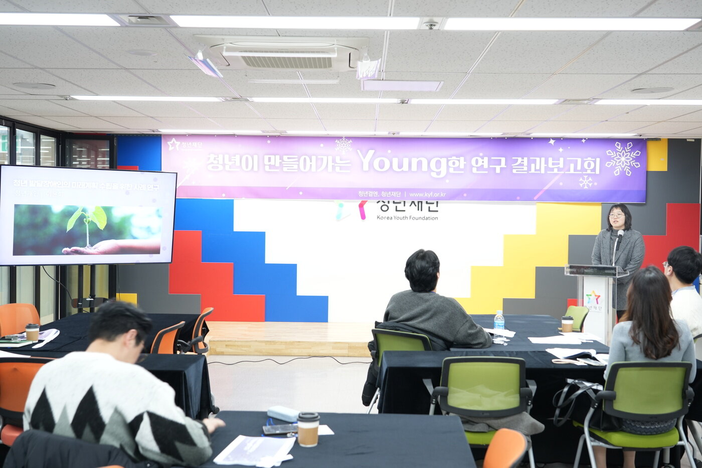본문 이미지 - 이윤희씨가 서울 중구 청년재단에서 연구 결과를 발표하고 있다.&#40;청년재단 제공&#41;