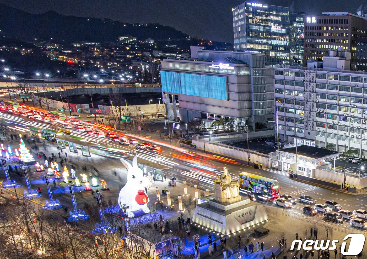 광화문광장에서 진행된 2022 서울빛초롱축제 전경&#40;서울관광재단 제공&#41;