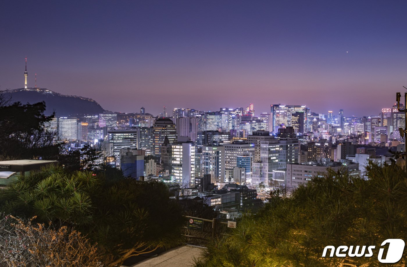 본문 이미지 - 낙산공원에서 바라본 서울시내 야경&#40;서울관광재단 제공&#41;